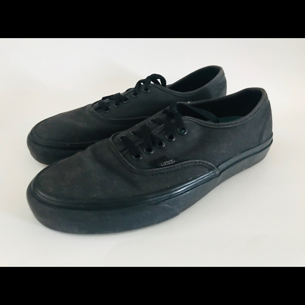 Ultra Cush Black Vans🎱